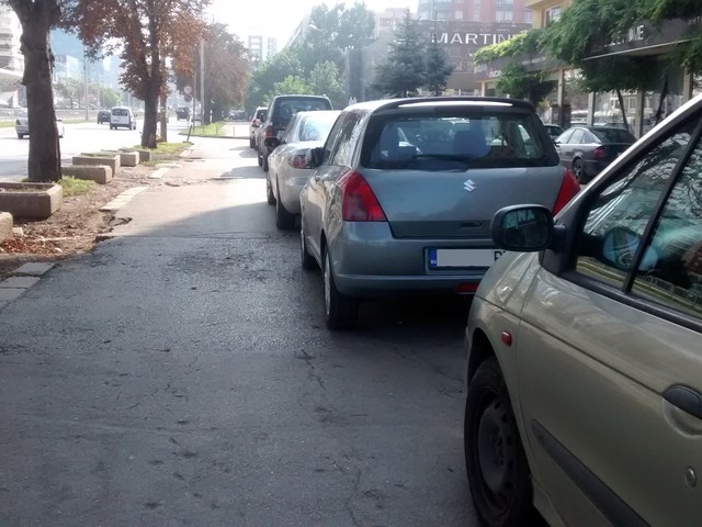Паркинг ли е тротоара?