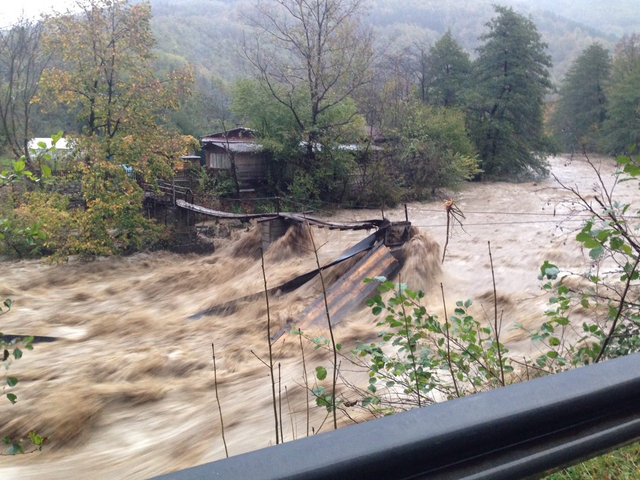 Паднал мост