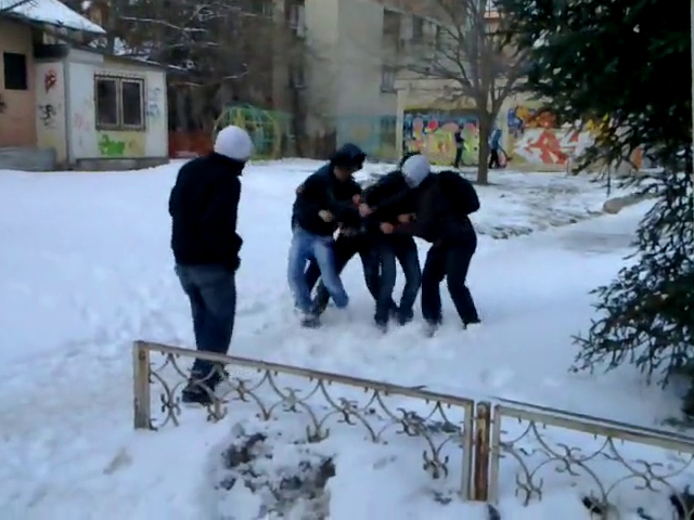 Брутално видео обикаля Фейсбук