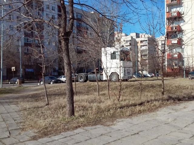 ТИР-паркинг в градинка в Пловдив