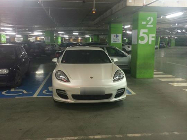 Паркиране на места за инвалиди