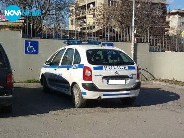 Патрулка на място за инвалиди в Петрич