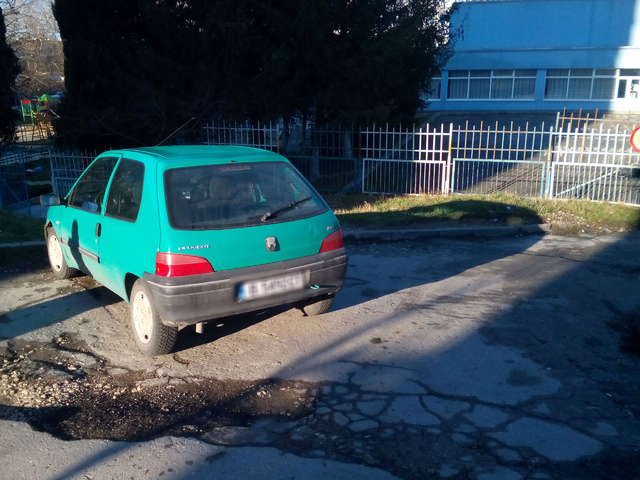 Паркиране пред вход на Детска градина