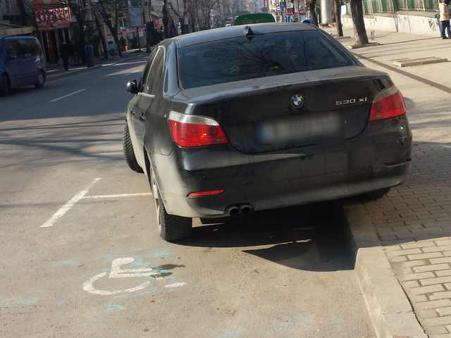 Явно е разбрал погрешно знака за инвалиди