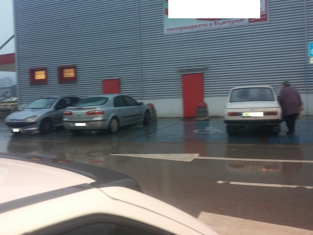 Паркиране на място за инвалиди