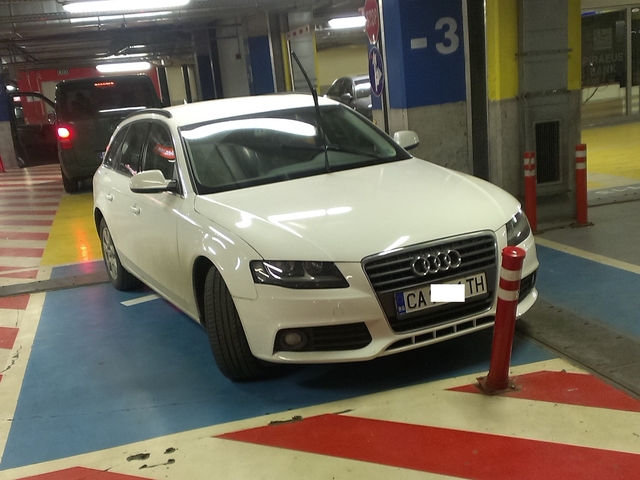 Отново лъскава кола с "инвалид" шофьор