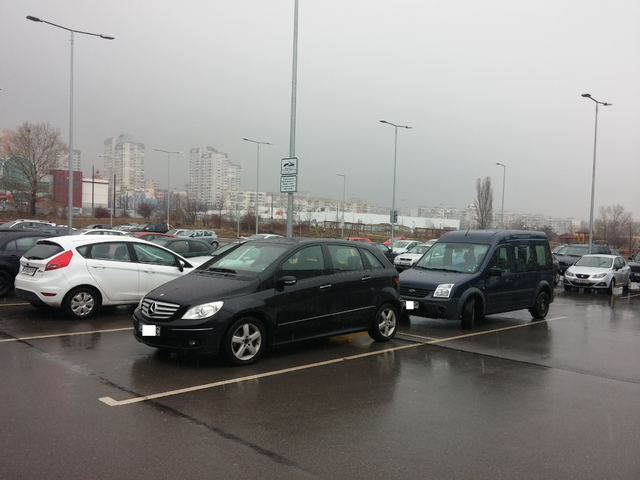 Паркиране на инвалидни места