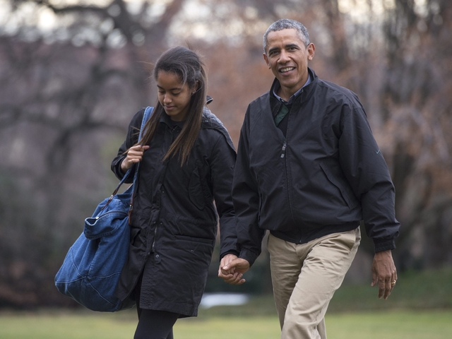 Малия и Барак Обама. Снимка: ЕПА/БГНЕС