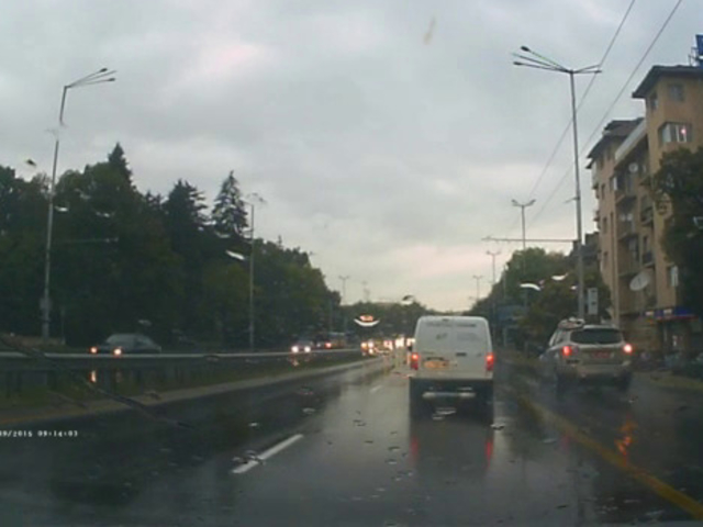 Дипломатически автомобили в бус лентата на "Цариградско шосе"