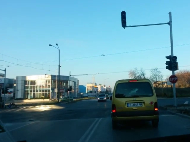 Нерегулирано кръстовище на метри от КАТ-Варна