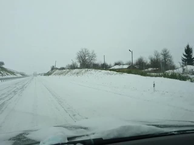 Сняг по магистрала "Хемус" в посока Варна, в района на Шумен