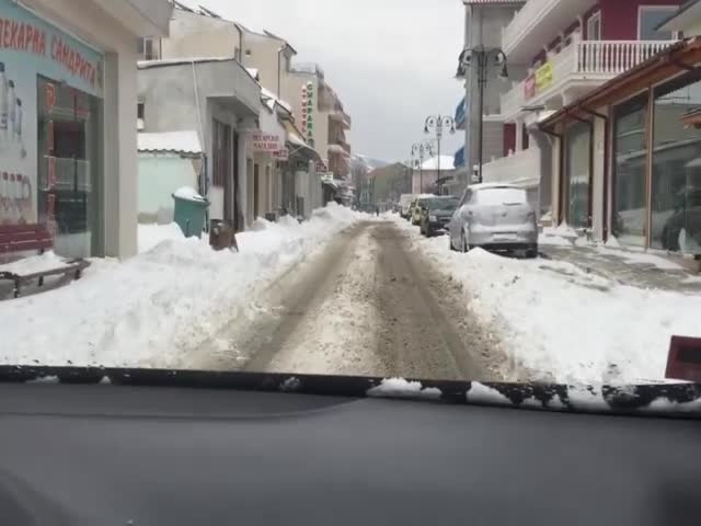 Улиците в Свети Влас и снега...