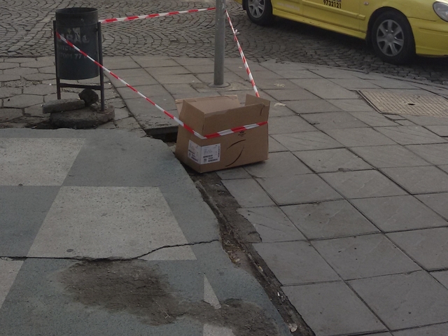 Дупка в кв. "Красно село"