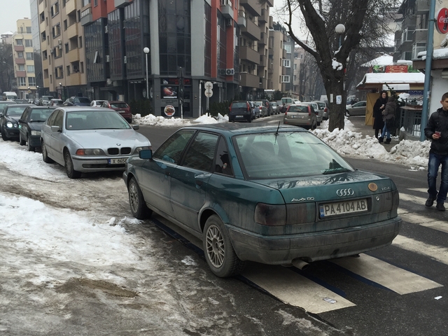 Неправилно паркиран автомобил