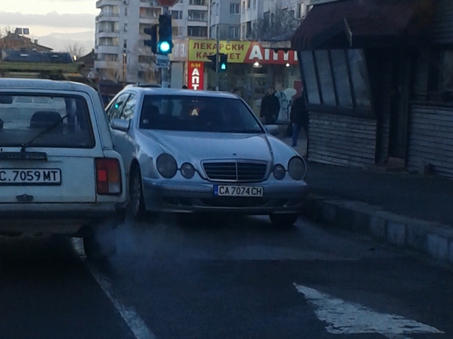 Паркиране на светофара