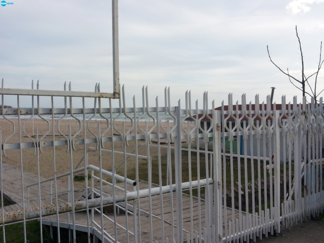 Централният плаж на Балчик - под ключ