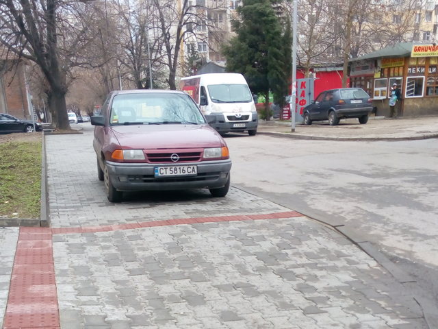 Така се използват новите тротоари в Стара Загора