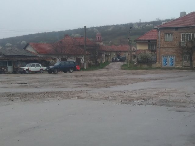 Дупките пред спешната помощ в град Цар Калоян