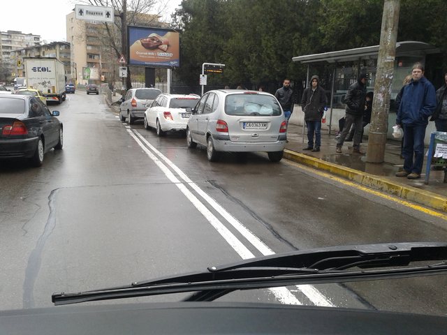 Така се спира на спирка!