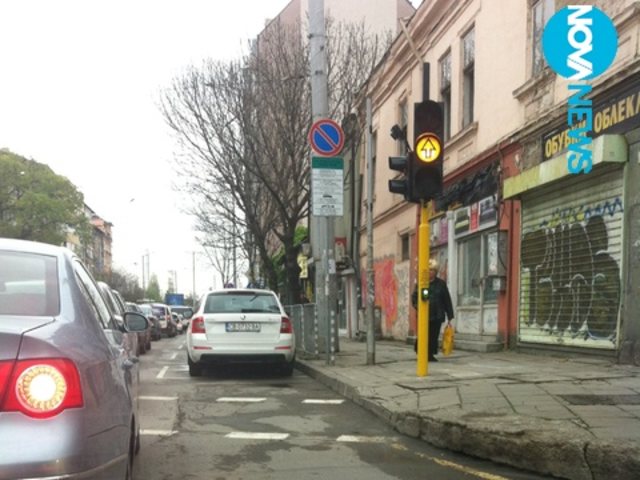 "Паркиране" на светофар в Зелена зона