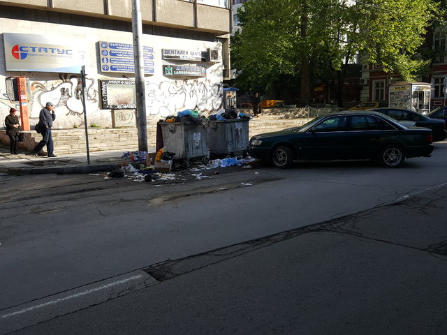 Ужасна мръсотия във Варна на 27.4.2016.