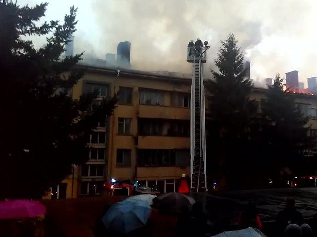 Гасят пожара в Дряново