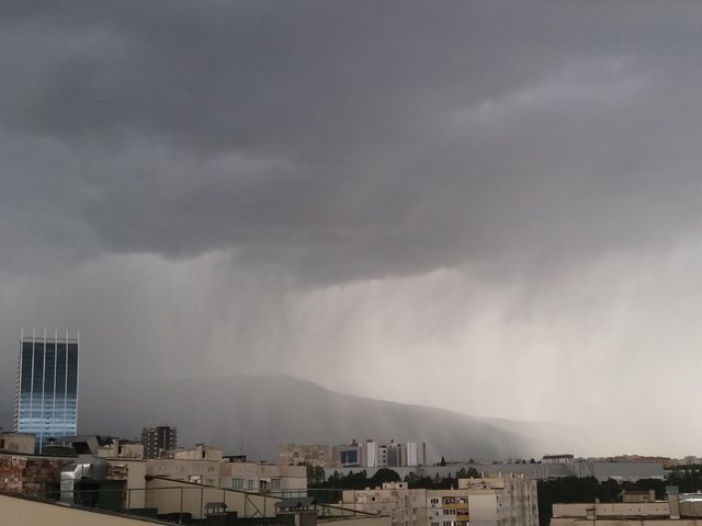 Витоша в пелена от дъжд