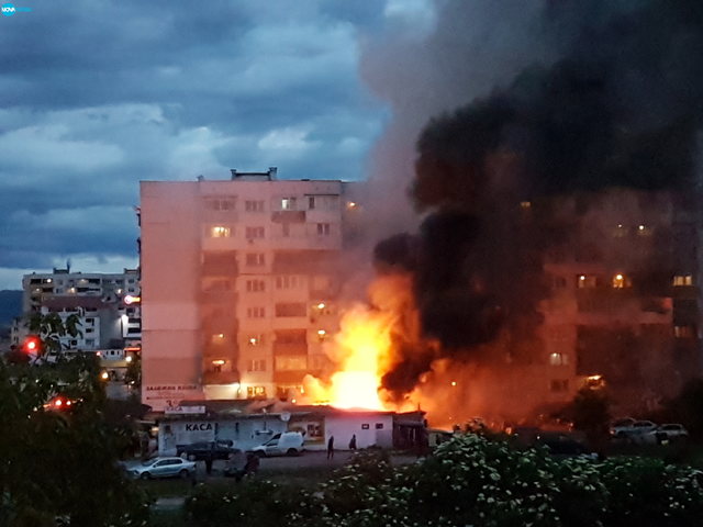 Пожар в "Левски В", гори ресторант