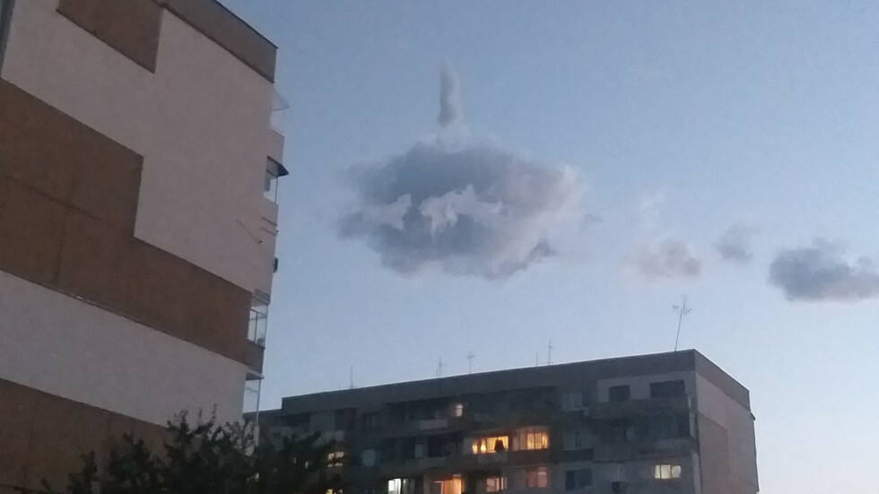 Интересен облак