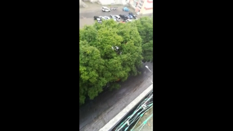Порой и гръмотевици в Бургас