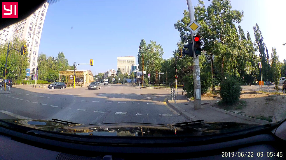 Разрешете десния завой на червен светофар