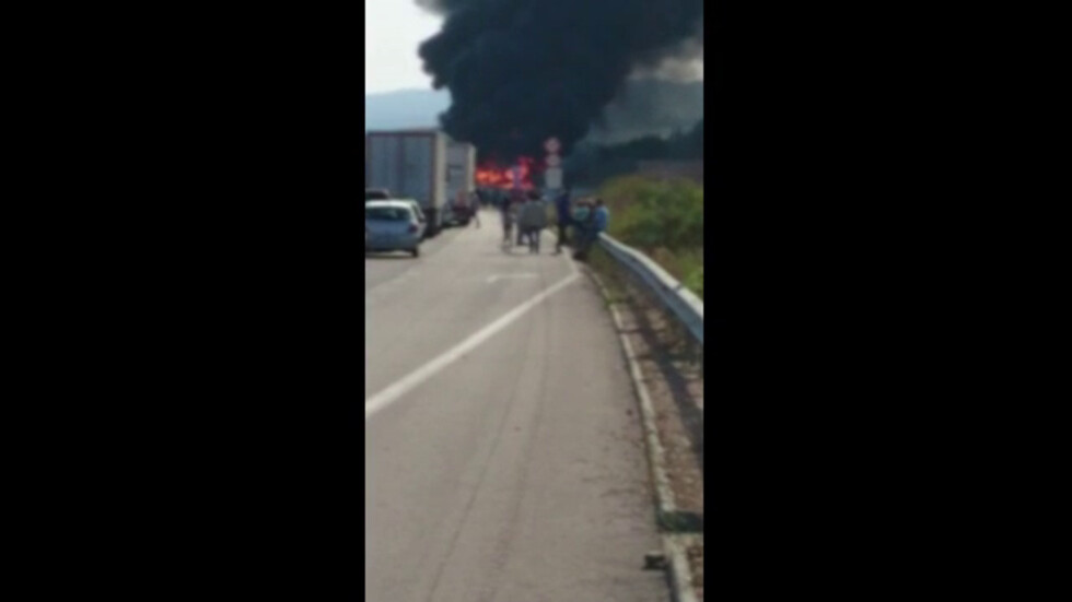 ТИР, превозващ масло, се запали на АМ "Марица"