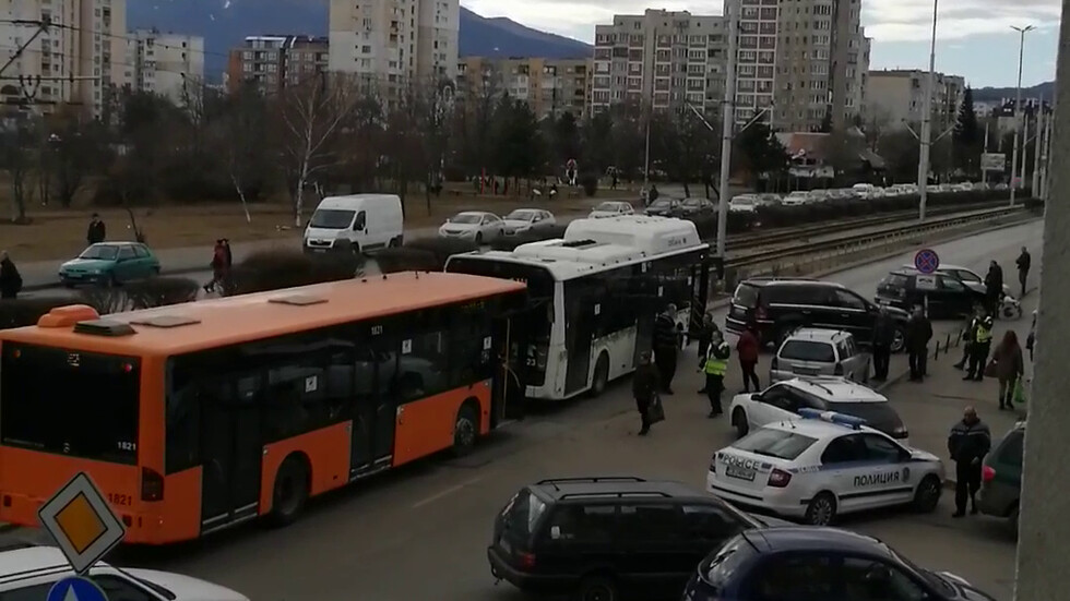 Блокиран булевард