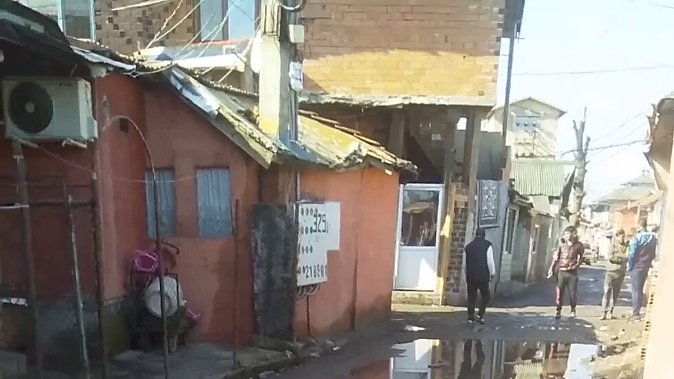 Извира вода от канала