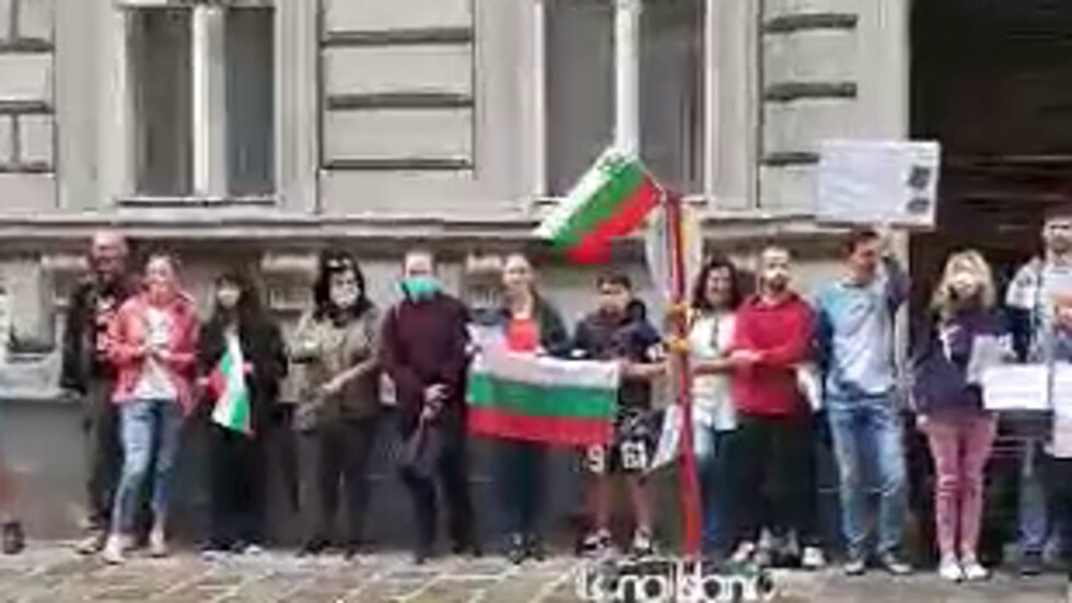 Българи на протест във Виена