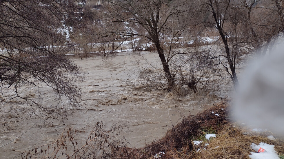 Високо покачване на водата в река Искър