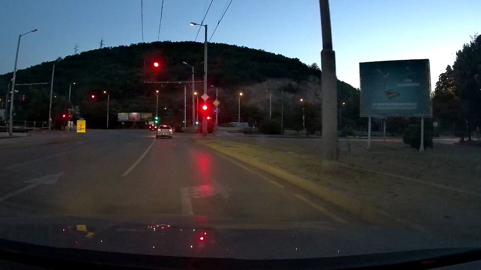 Безобразно шофиране и преминаване на червен светофар в Сливен