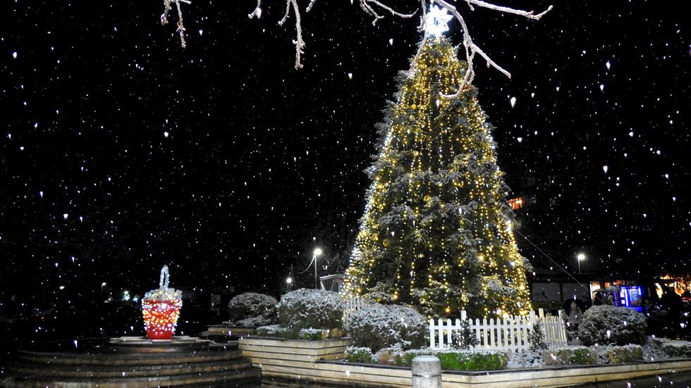 Красива, снежна вечер в Разград! ❄️