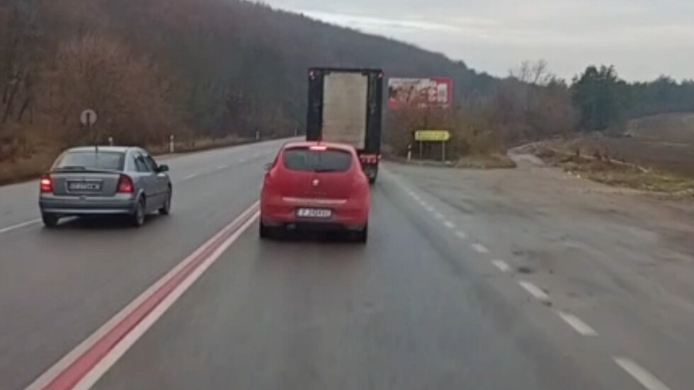 Опасно изпреварване на пътя Русе-Бяла пред патрулен автомобил