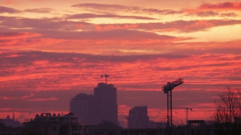 Изгревът над София