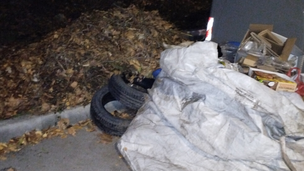 Непочистени боклуци във Варна