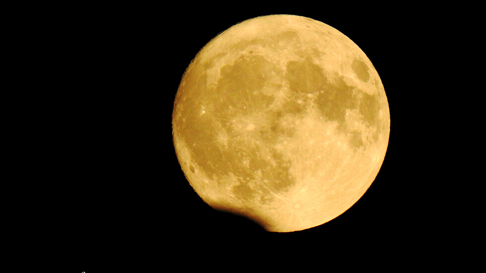 Първа вечер от появата на красивата Еленова луна