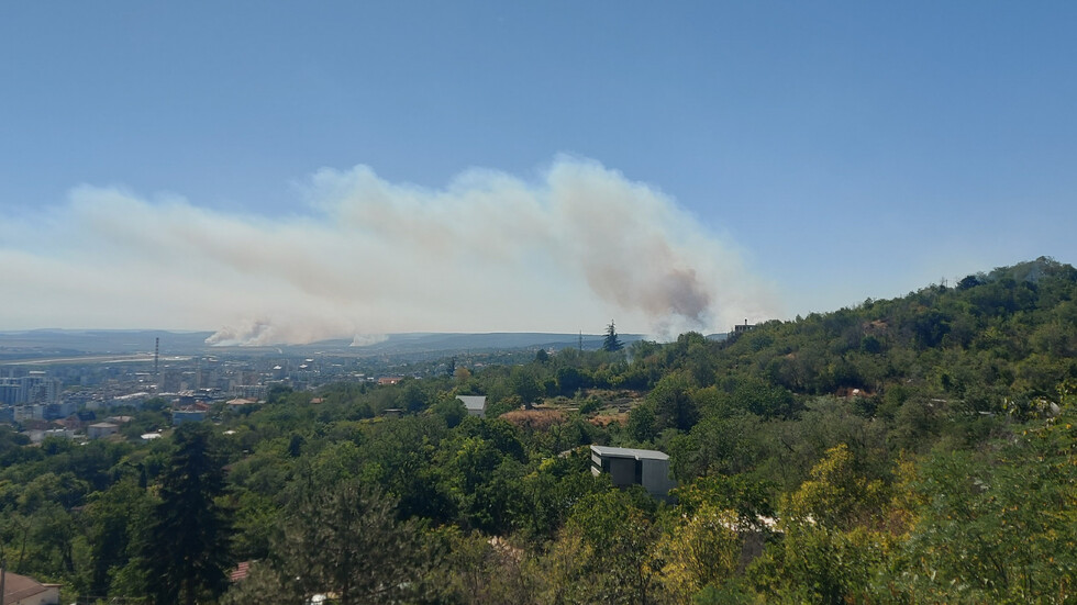 Два огромни пожара край Варна