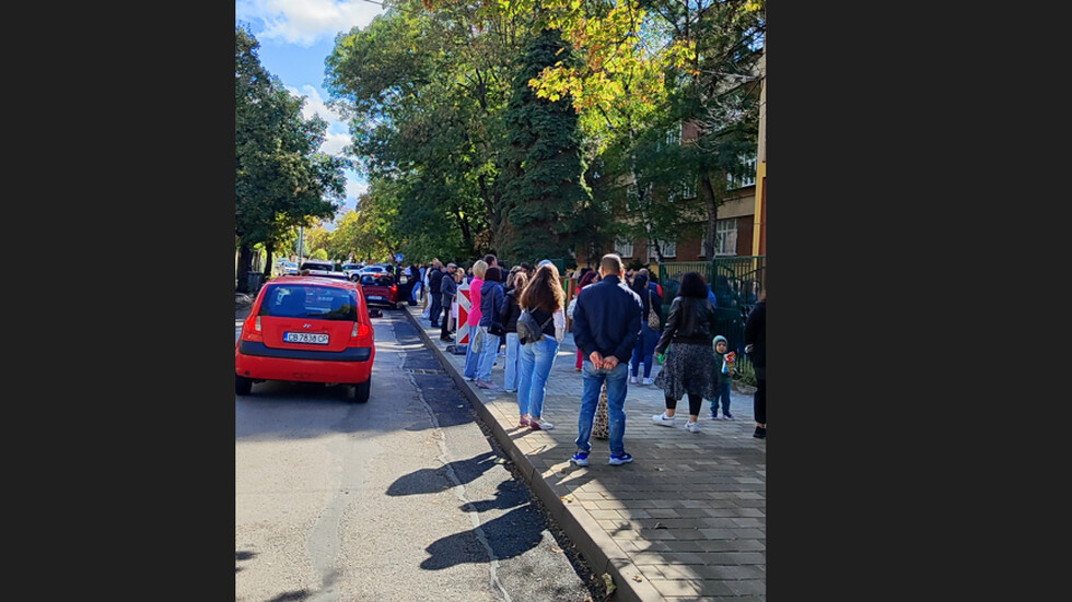 Липсваща ограда пред столично училище