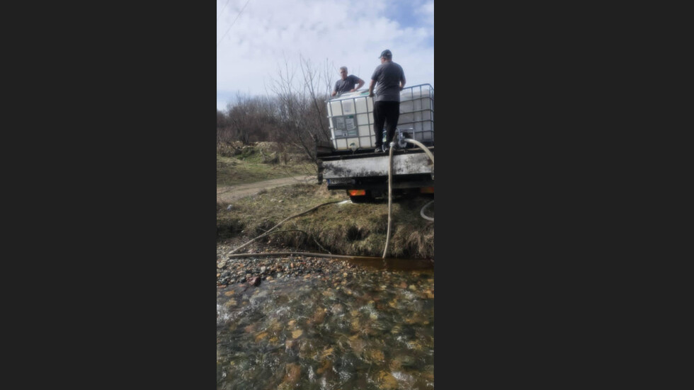 Изхвърлени опасни отпадъци в р. "Струма", землището на с. Боснек