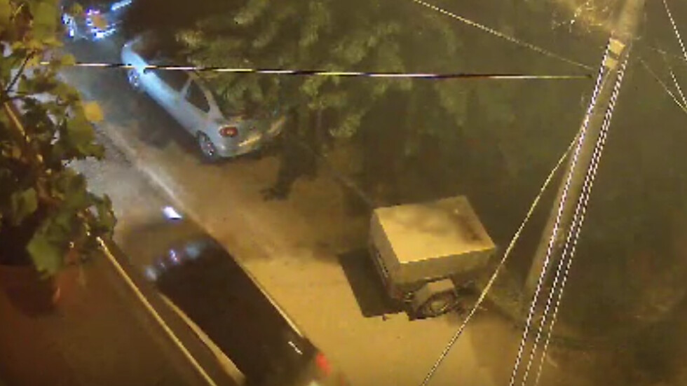 Издирва се водачът на МПС-то, блъснал паркиран автомобил