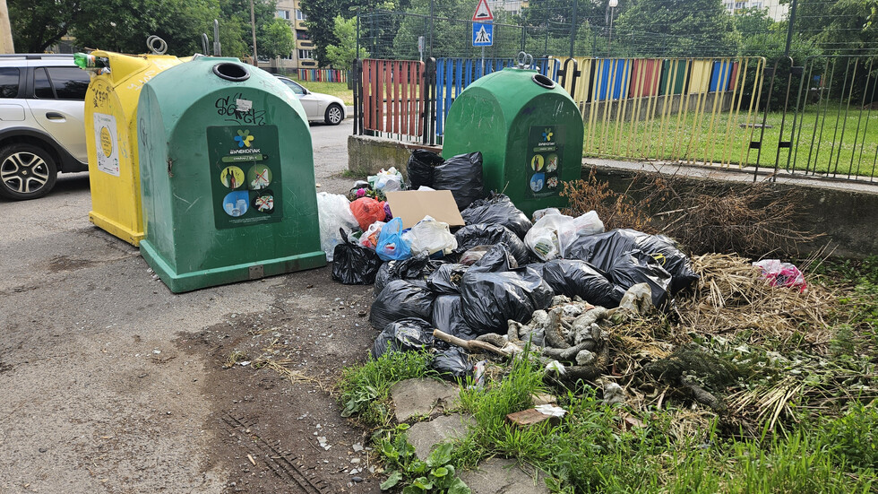 Боклук в столичния квартал "Дружба- 2"