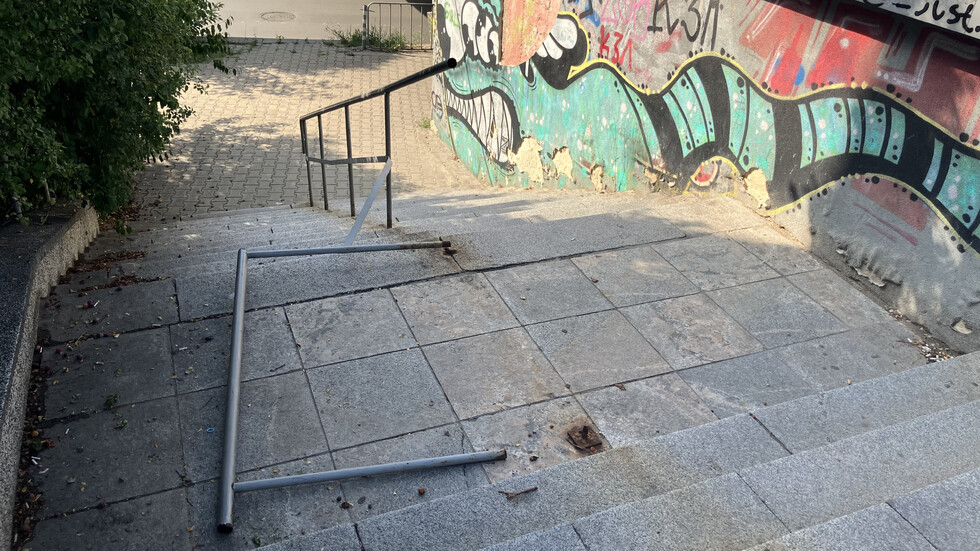 Опасен парапет