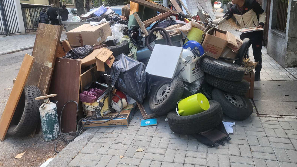 Купища изхвърлен боклук в кв."Лозенец"