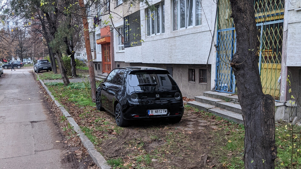 Да превърнем градинката в паркинг?